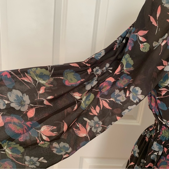 Adorable Floral Ruffle Summer Dress - Picture 4 of 6